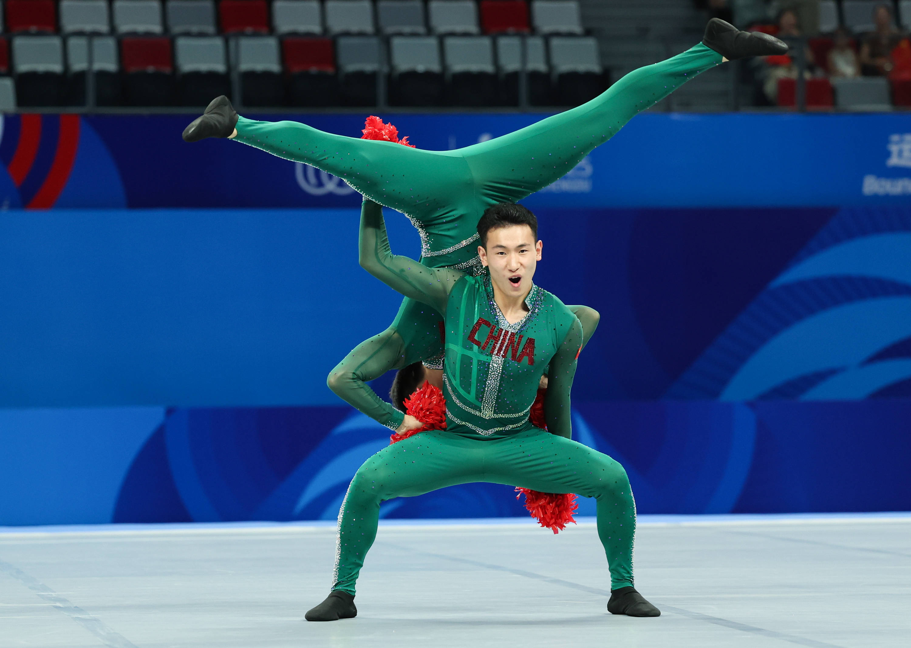 追光|世运会啦啦操赛场,中国队男生撑起"半边天"!