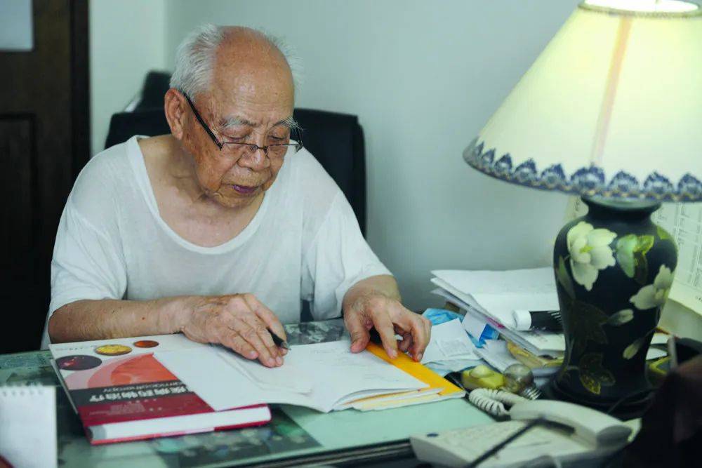 石家庄日报|刘世越:“党的旗帜指向哪里,我就冲向哪里!”_搜狐网