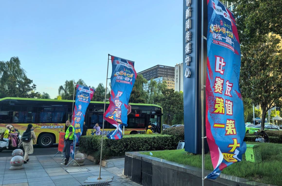叫扬叔 - 全网最会整活的苏超球迷  足球圈热梗收割机苏超！这泼天的富贵是凭啥接住的？