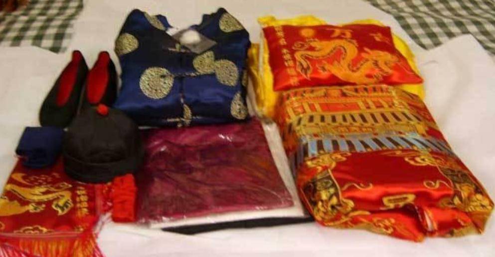 人去世后为什么要穿寿衣?平常的衣服不可以吗?难道真的是迷信?