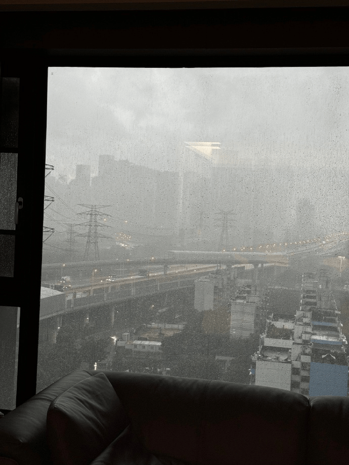 有小区车库进水！一觉醒来，深圳遭受两轮暴雨！今天“倒水”继续，最新预报