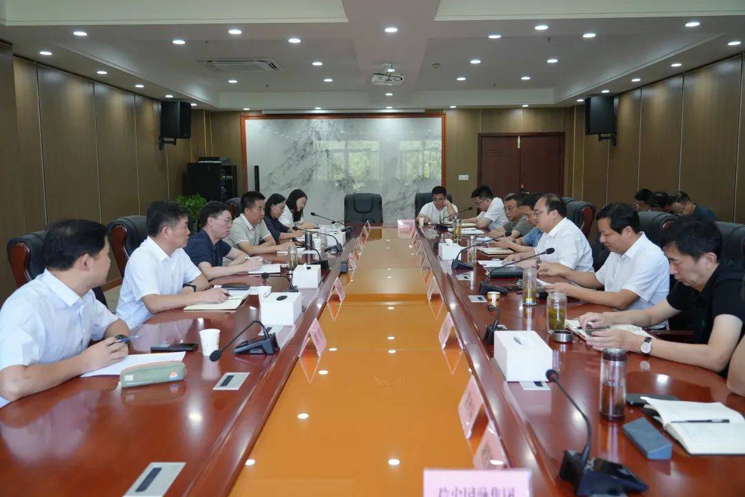 裴永波代表市委,市政府对张文明,付军明一行来麻考察,对接合作表示