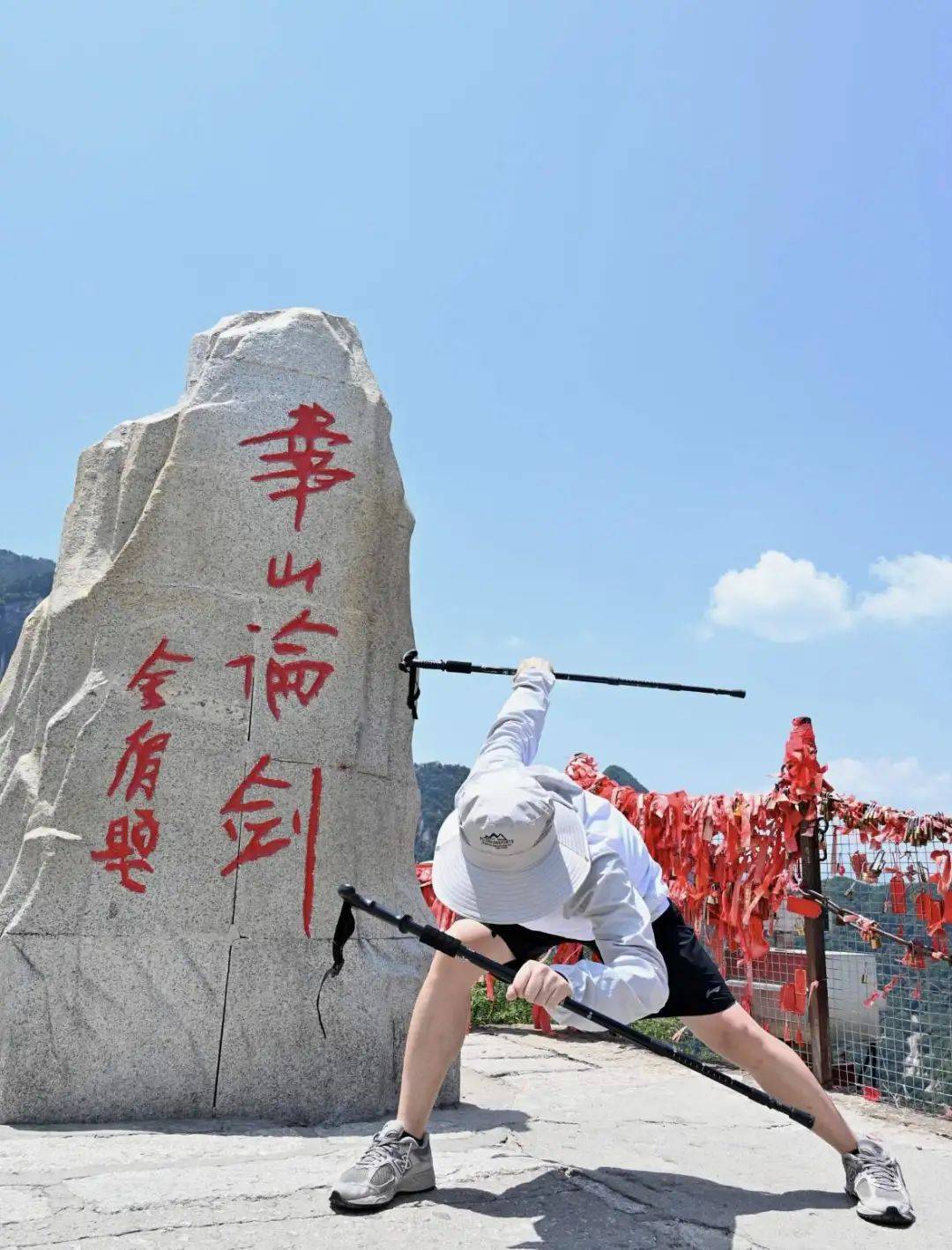 “外国朋友爬完华山，跟我说见到上帝了”