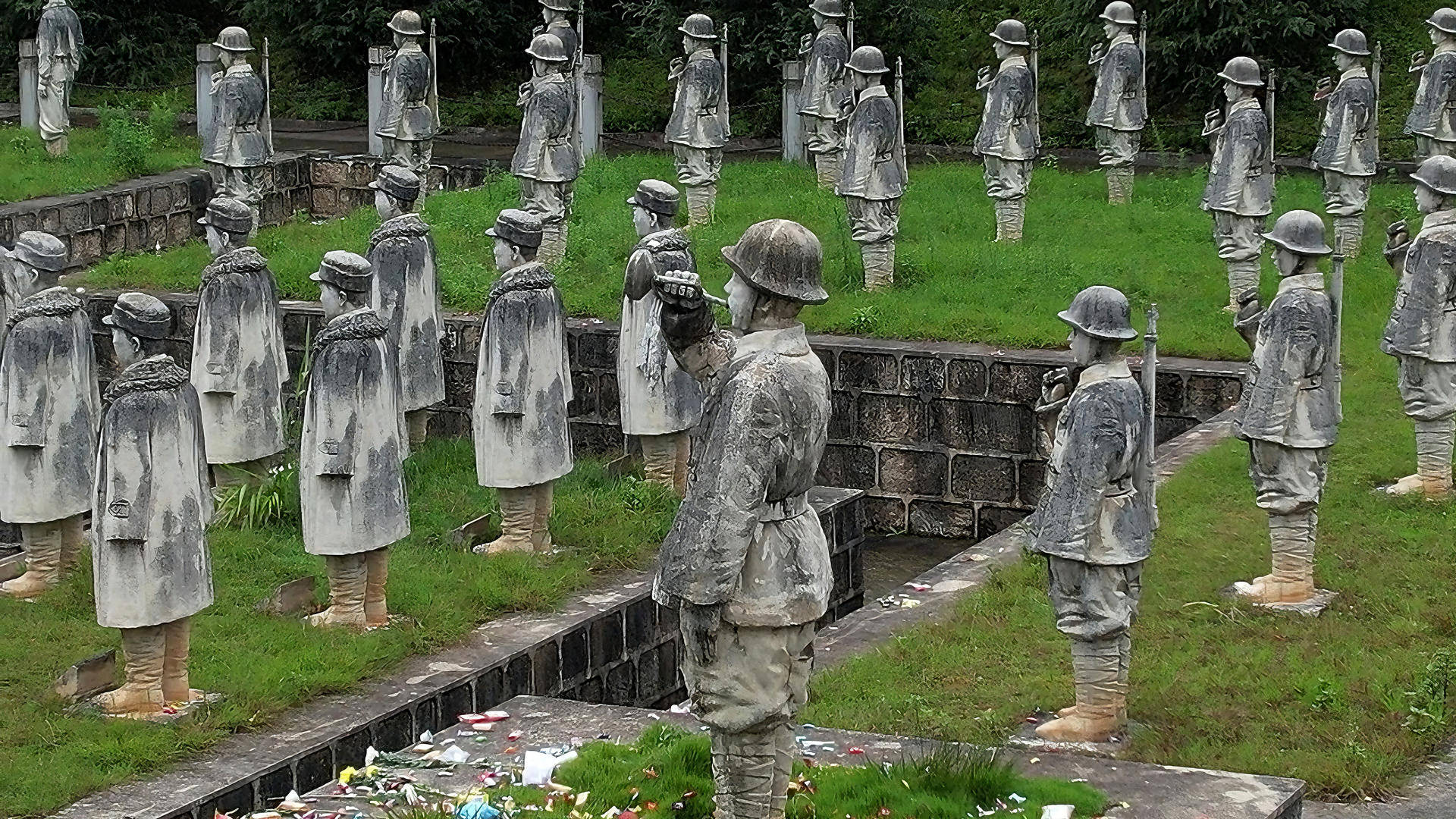 战役纪念馆中国远征军雕像群为了实现"微观战史",余戈多次赴滇西实地