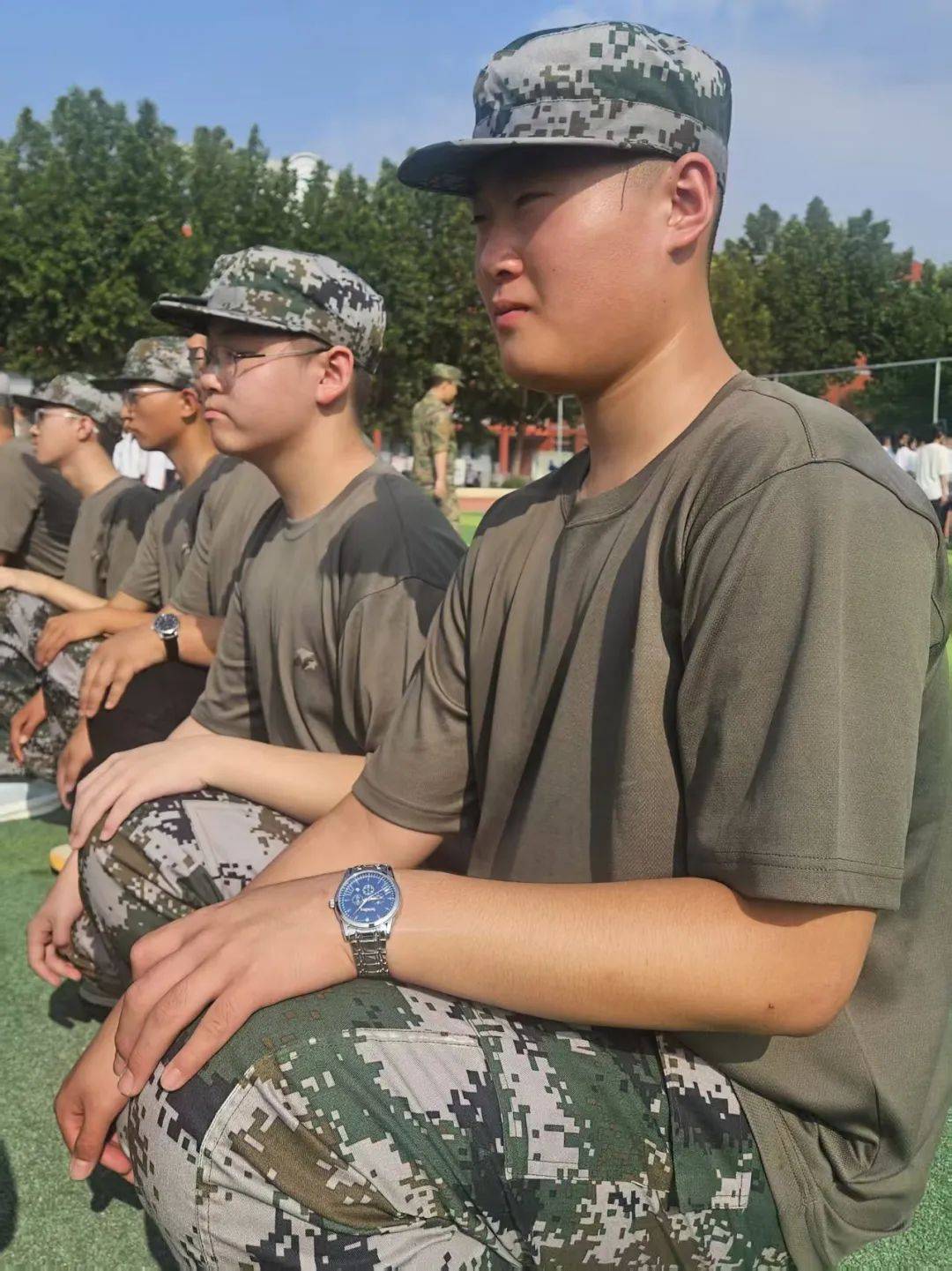 迷彩青春正昂扬