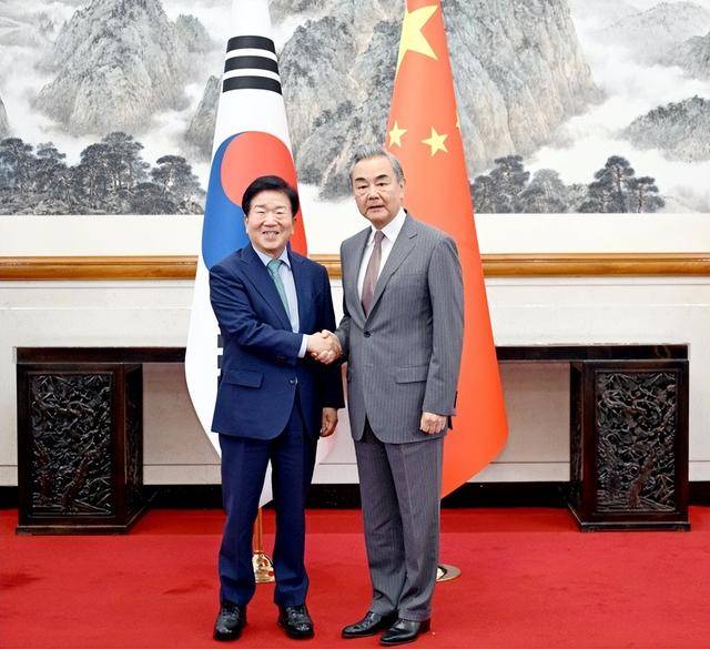 李在明不参加9.3阅兵，中方邀请金正恩，并给了韩国一个忠告