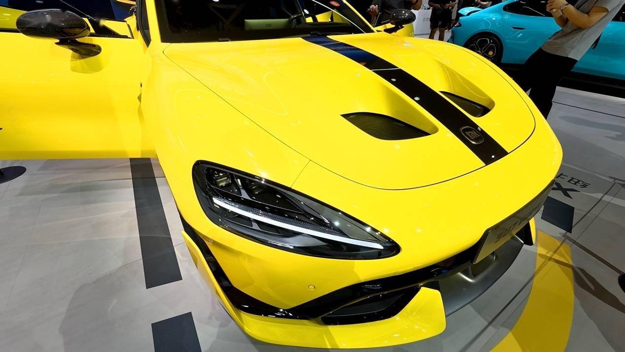 小米SU7 Ultra纽北限量版亮相成都车展_搜狐汽车_搜狐网