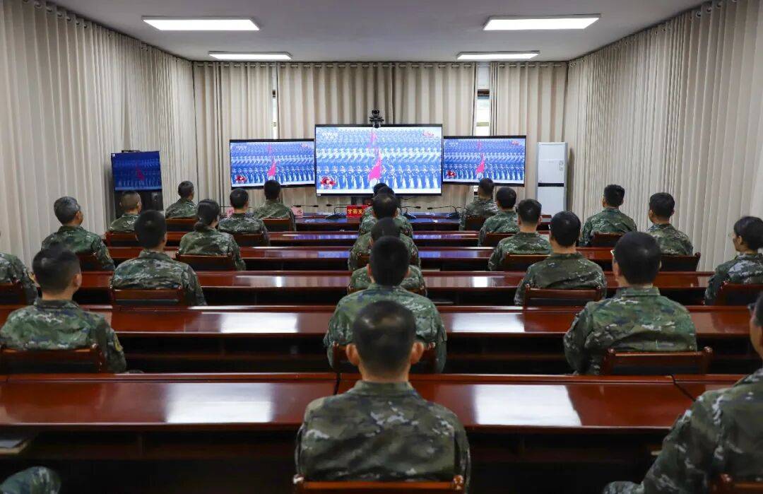 武警部队官兵收听收看纪念中国人民抗日战争暨世界反法西斯战争胜利80周年大会