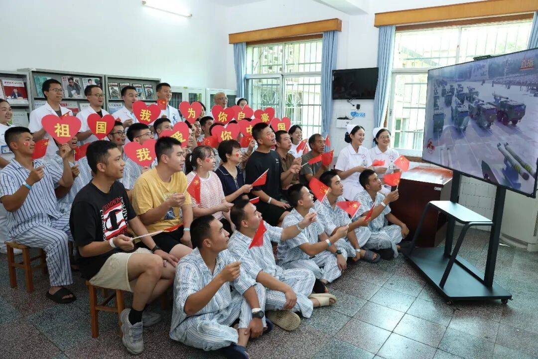 武警部队官兵收听收看纪念中国人民抗日战争暨世界反法西斯战争胜利80周年大会