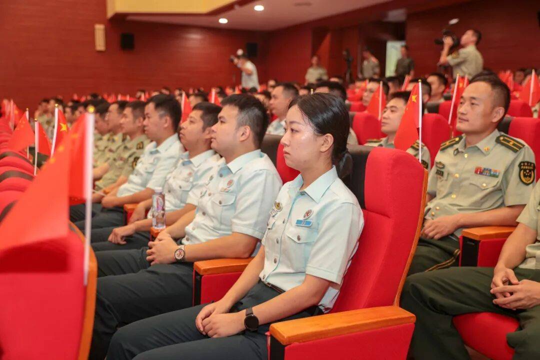 武警部队官兵收听收看纪念中国人民抗日战争暨世界反法西斯战争胜利80周年大会