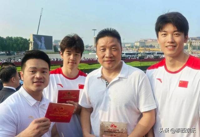 被央视怒批、摇头晃脑、德不配位，难怪阅兵从不邀请“流量”明星