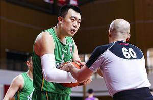 接班韩德君！新辽篮队长没悬念，不学胡明轩模式，李晓旭只打1年