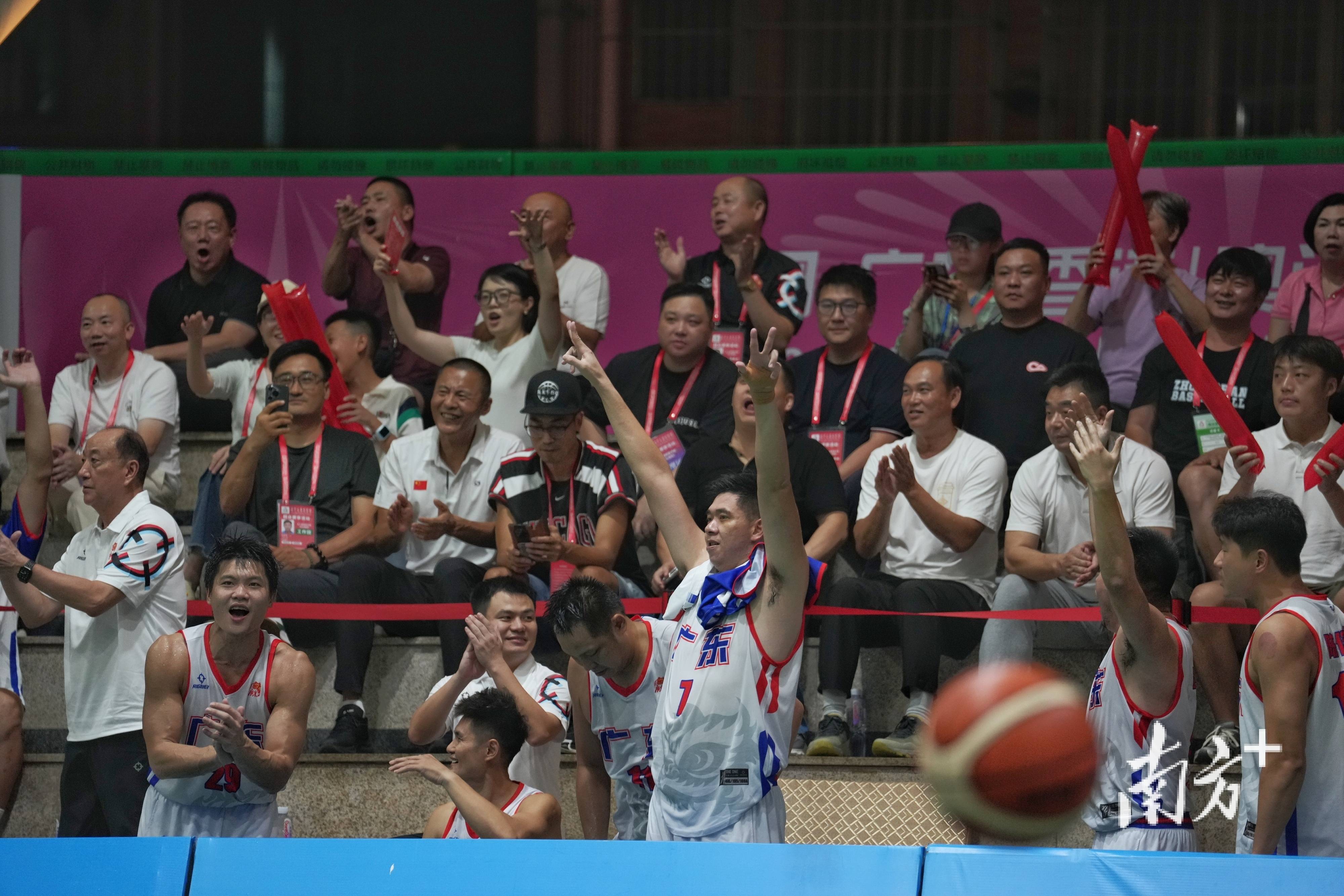 CBA盘口与数据深度__今日CBA盘口分析·大小分策略·球队档案十五运会群众赛男篮B组广东队夺冠！