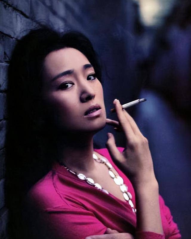 外表是仙女，私下里却是“老烟鬼”的7位女星，刘亦菲令人意外！