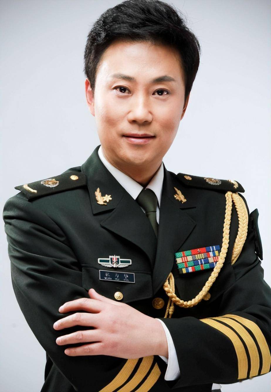 七登春晚的军旅歌手耿为华,娶小14岁娇妻后却频跑医院,发生了什么