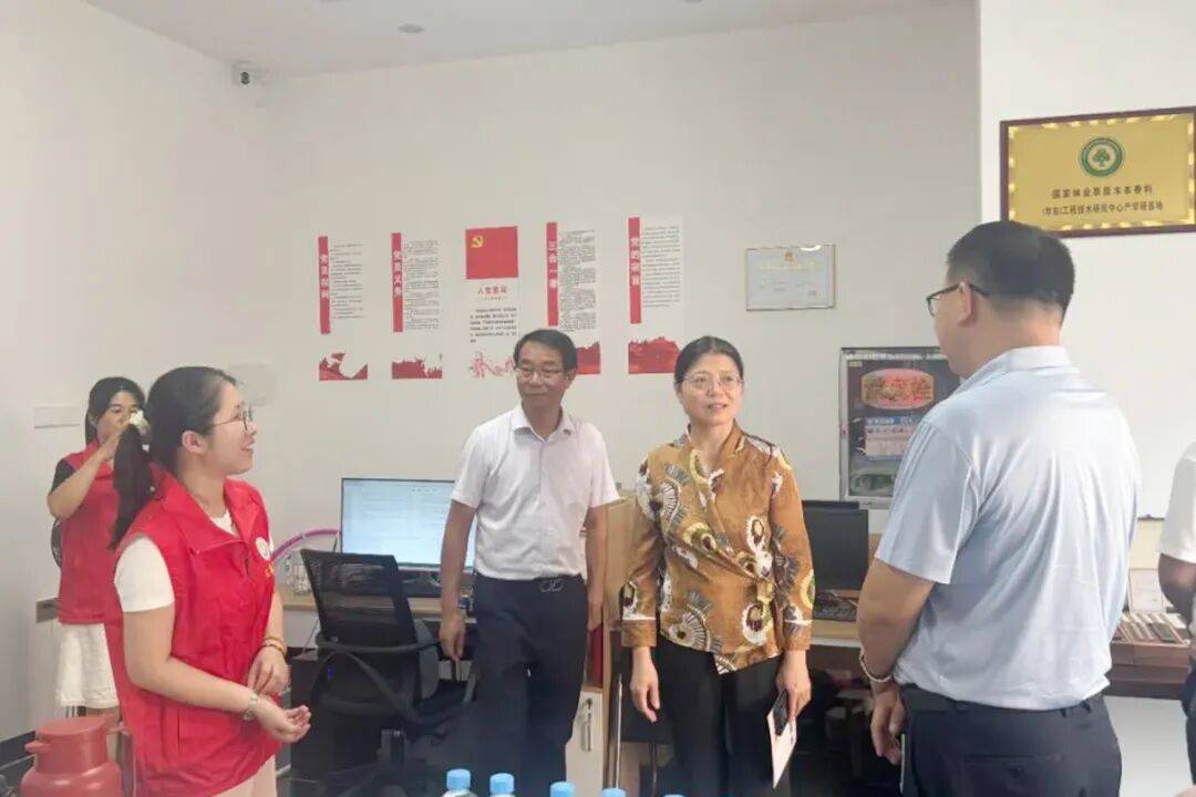 近日,江西省残联党组书记,理事长饶冬梅赴安福县调研残疾人工作并看望