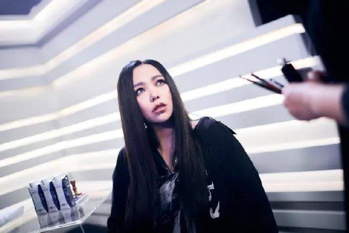 张惠妹决定无限期停工：演出太过劳累想要休息，且想陪伴88岁母亲；此前回应持续发福