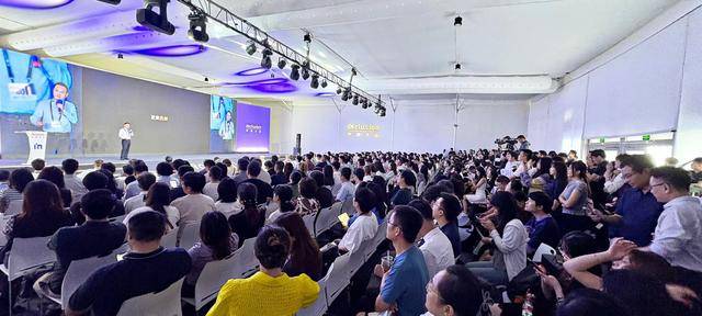 用好AI、融合AI、创造AI，2025外滩大会《资产管理领域大模型应用实践论坛》圆满落幕！