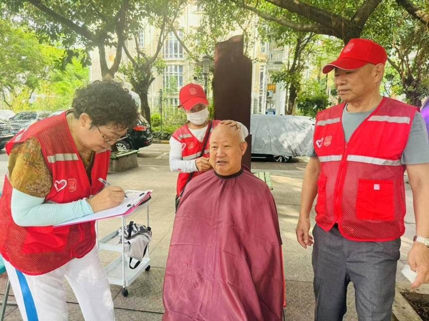 指尖一点“i龙岗”，义剪服务进家门