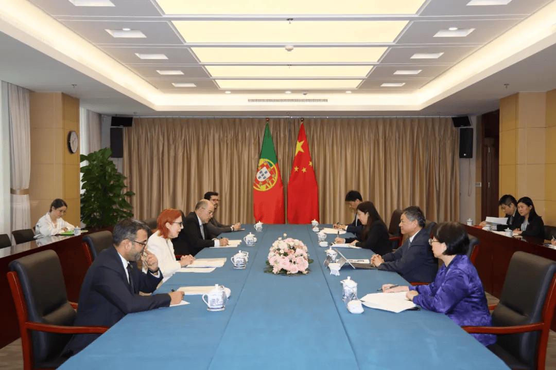 生态环境部部长黄润秋会见葡萄牙环境与能源部部长卡瓦略