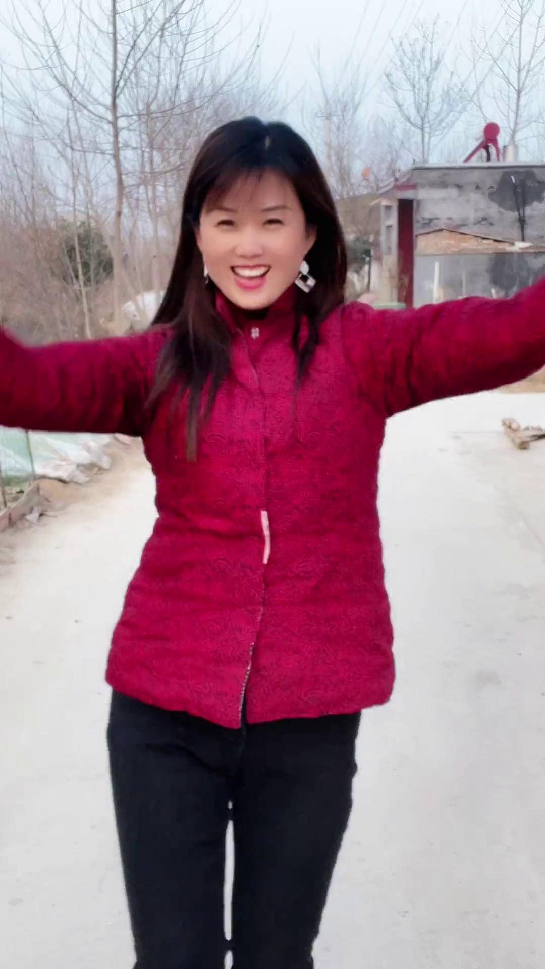 抖音记录农村生活 花棉袄好看吗?