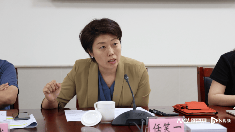 深圳一菜场拥堵逼顾客绕圈！社区把办公室“搬”到摊贩中间
