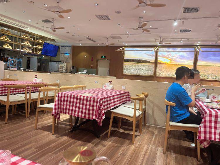上游新闻实地探访西贝重庆门店：后厨停止开放 一个半小时仅六桌客人