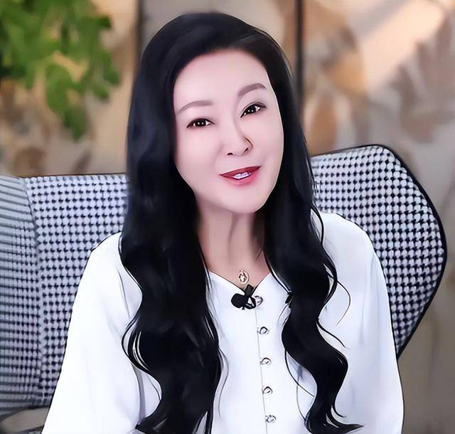 善恶终有报！前央视王牌主持人王小骞，如今沦落为“人人喊打”？