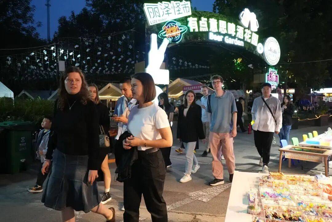 2025丰台·学子回家 | “洋学子”邂逅丰台“烟火气”！丰台群众音乐盛典暨学子回家圆梦音乐会激活城市青春活力——
