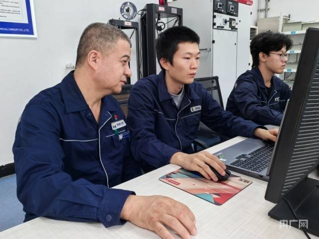 【中国梦·大国工匠篇】库尔班江·巴拉提:用创新护航企业高质量发展 【中国梦·大国工匠篇】库尔班江·巴拉提:用创新护航企业高质量发展