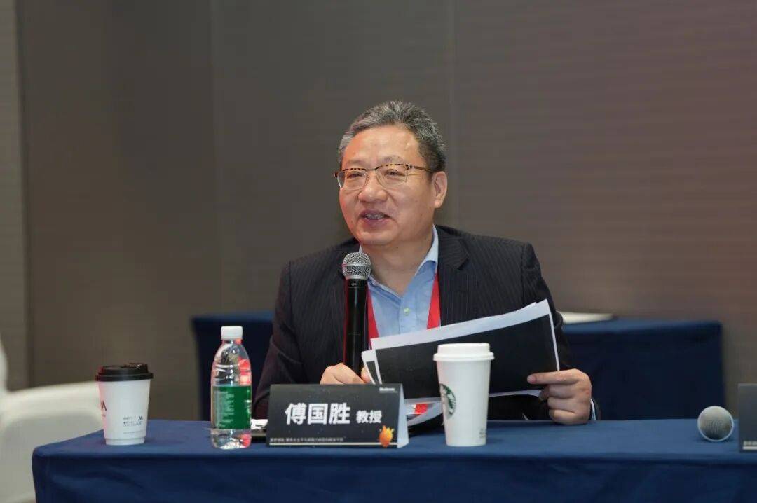 最后,浙江大学医学院附属邵逸夫医院傅国胜教授总结指出,指引导管是