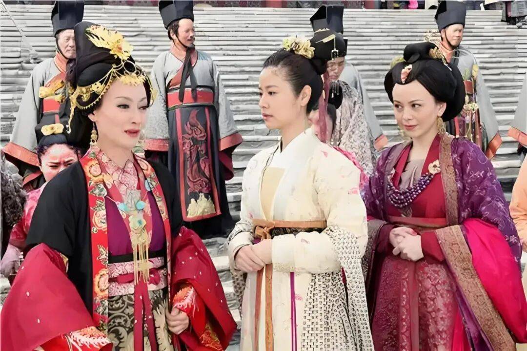 55岁王琳：风情万种，独身一人