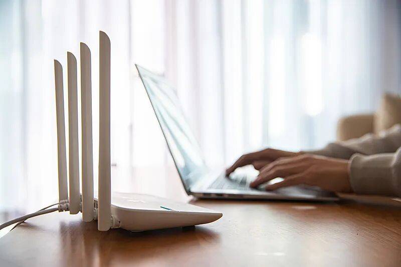 路由器放在哪个位置网速更快？很多人都摆错了→