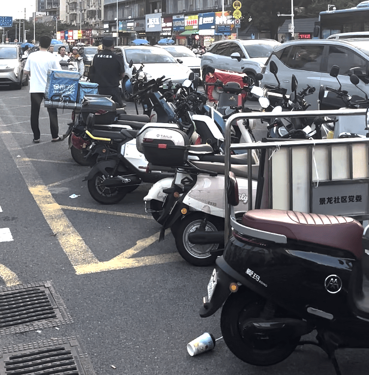 深圳一医院门口被指“举步维艰”！整治后记者实探:仍很堵