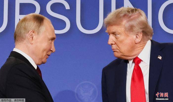 俄总统新闻秘书：普京愿与特朗普在莫斯科会晤，决定权在美方 -华闻时空