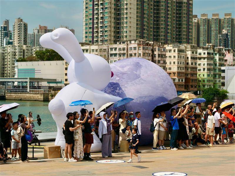 香港启德体育园首次举行国庆升旗仪式
