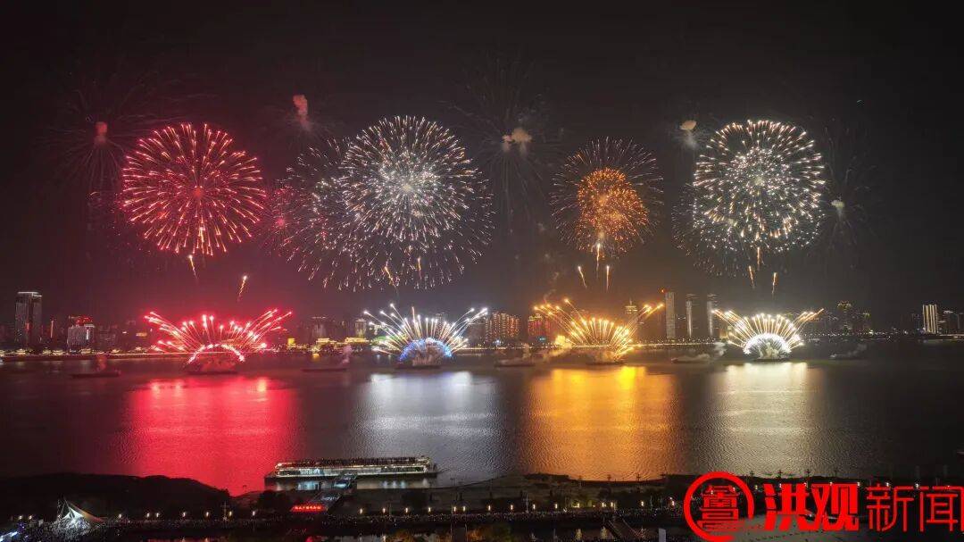 全网刷屏！这场烟花，有“亿点点”震撼！