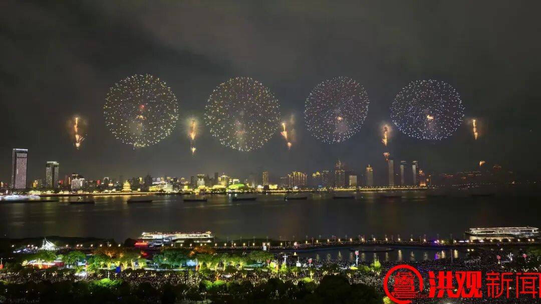 全网刷屏！这场烟花，有“亿点点”震撼！