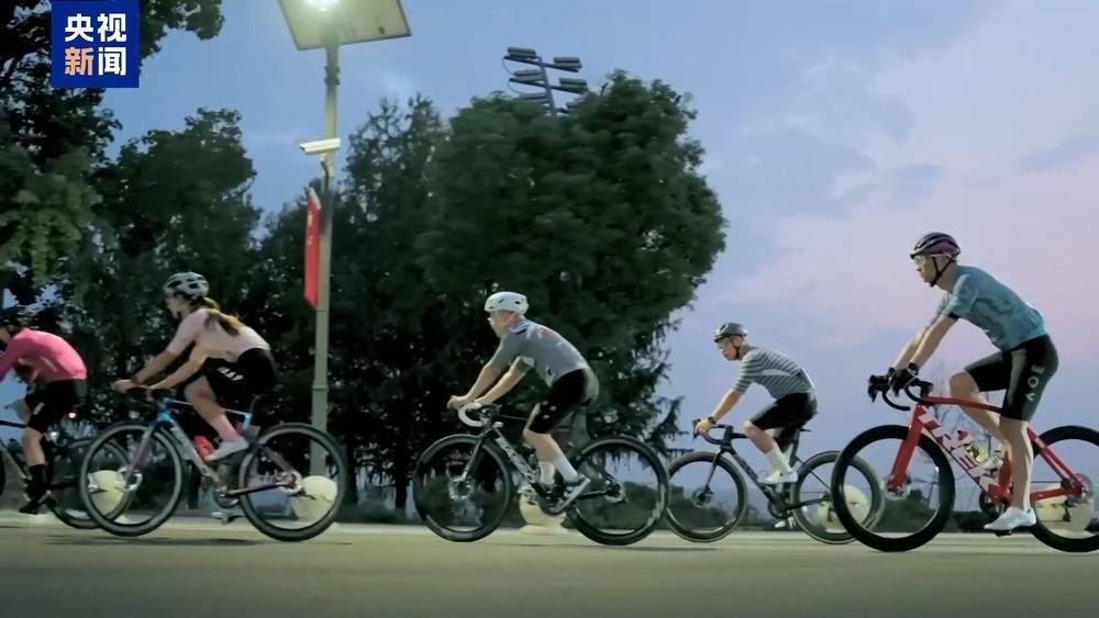 节日氛围感拉满 各地打造文旅消费新场景