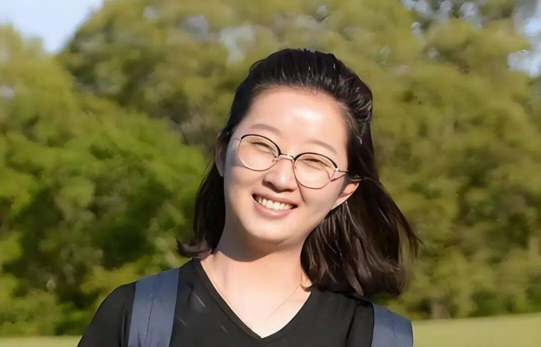 章莹颖男友已开始新恋情，直播镜头下的新生活宣言