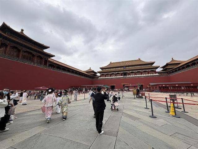 人气爆棚！《清明上河图》故宫展出，排队一两个小时才能入场，有人为第一批进场天蒙蒙亮就赶来
