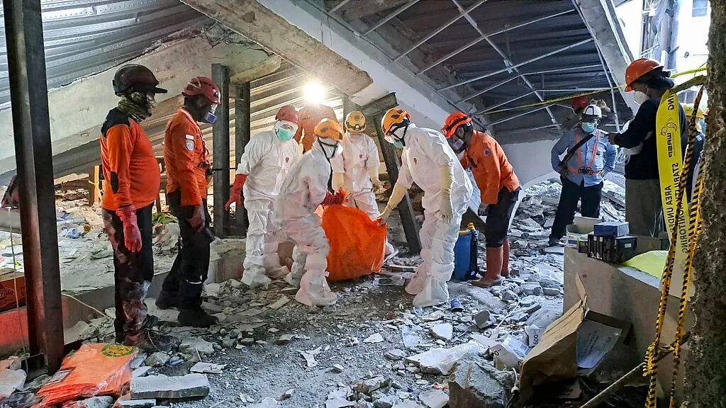 印尼学校建筑物倒塌事故遇难人数升至37人，还有26名被埋人员尚未找到