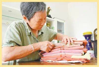 深山农家院 国旗飘扬三十七年