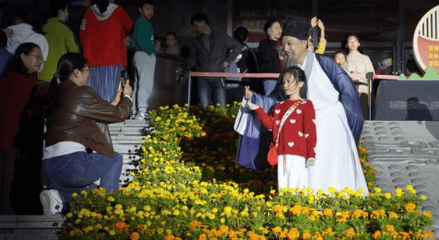 郑是金秋 月满商都 | 数千观众共聚郑博“中秋云游夜” 郑是金秋 月满商都 | 数千观众共聚郑博“中秋云游夜”