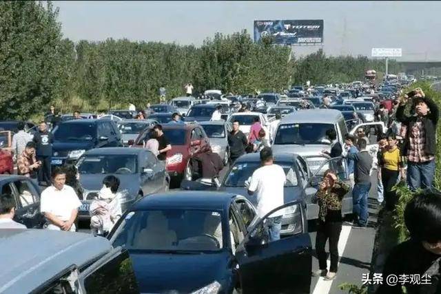 图片[5]-国庆3大名场面：国内景区人挤人，东非草原大堵车，电车卡在高速-华闻时空