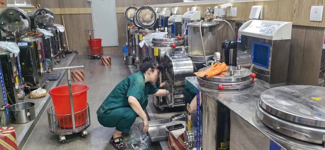 【节日我在岗】平凡因坚守而不凡 奉献因热爱而闪光——致敬每一位“双节”仍坚守在岗位上的中医人