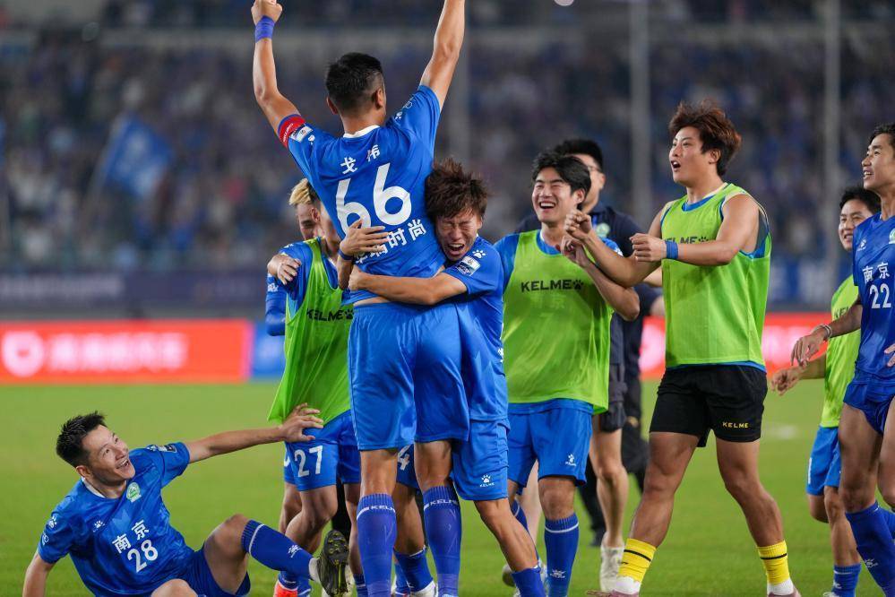 “苏超”决出四强：南通队、南京队、无锡队和泰州队晋级