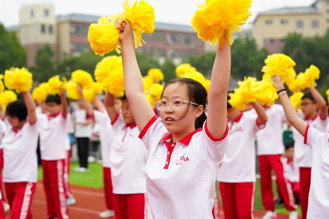运动点燃金秋,实验少年向光而行