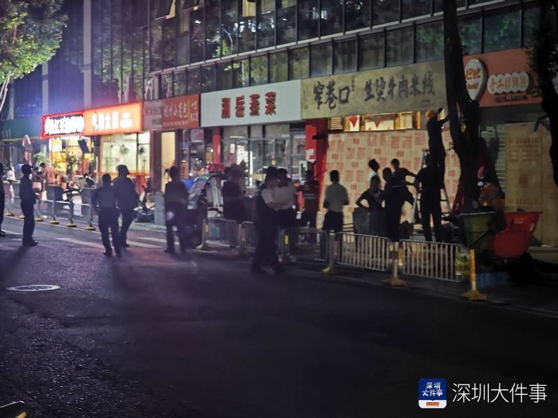 福田一出租车冲入餐厅致多人受伤 现场直击：餐厅已被封闭