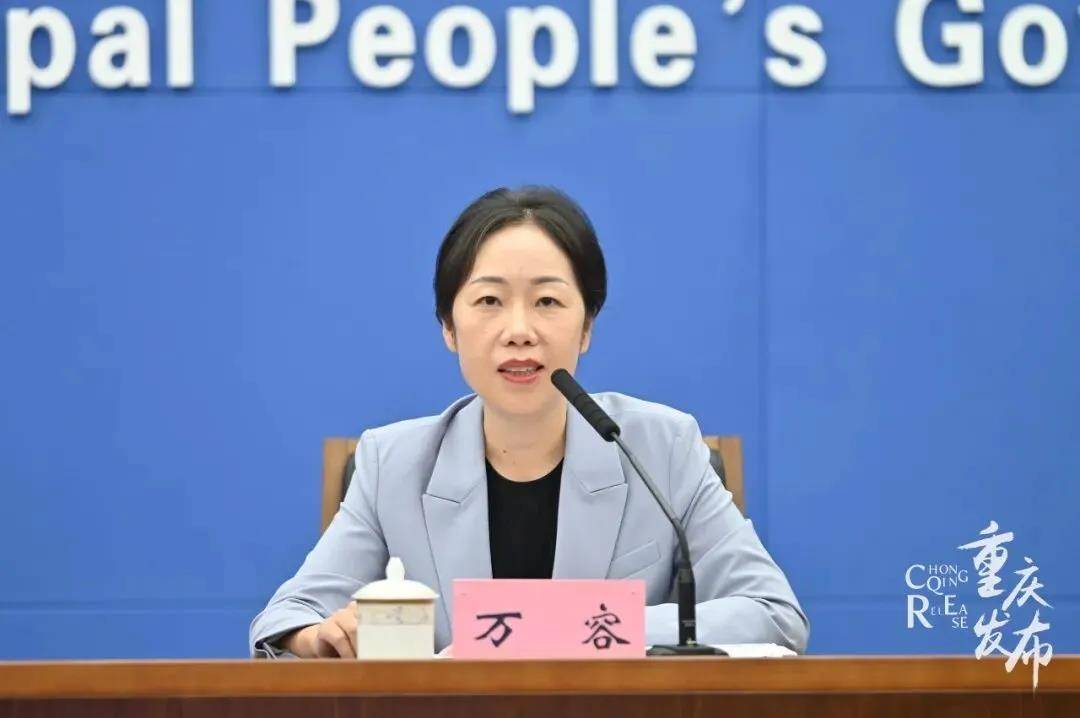 法学博士万容接棒荣昌区委书记，“网红书记”高洪波已到重庆市政协任职